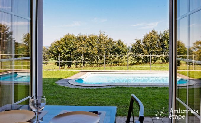 Hübsches Ferienhaus mit Swimmingpool für 12 Personen in Gouvy