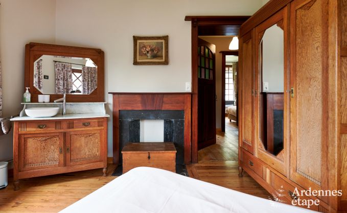 Gerumiges Ferienhaus fr 14 Personen mit 5 Schlafzimmern, 4 Badezimmern und groem Privatgarten in Hamoir, Ardennen