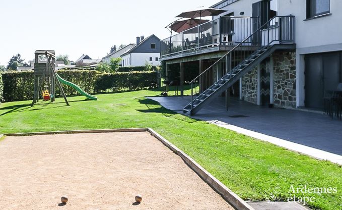 Luxusvilla in Houffalize: Unterkunft fr 18 Personen mit Pool, Sauna und privatem Garten in den Ardennen