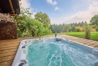 Ferienhaus fr 7 in Houyet - Am Wasser mit Whirlpool, privatem Garten