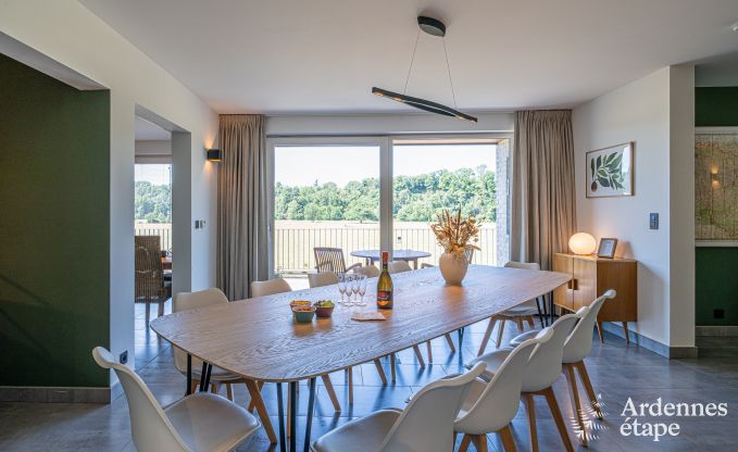 Gerumiges Ferienhaus in Houyet fr 12 Personen mit 5 Schlafzimmern, groem Spielbereich und privater Terrasse