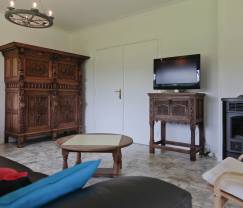 Geräumiges Ferienhaus für 8 Personen in La Roche-En-Ardenne mit 4 Schlafzimmern, 4 Badezimmern, Holzofen, Privatgarten und Garage