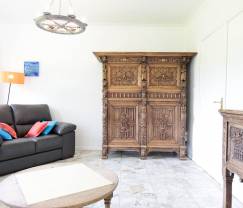 Geräumiges Ferienhaus für 8 Personen in La Roche-En-Ardenne mit 4 Schlafzimmern, 4 Badezimmern, Holzofen, Privatgarten und Garage