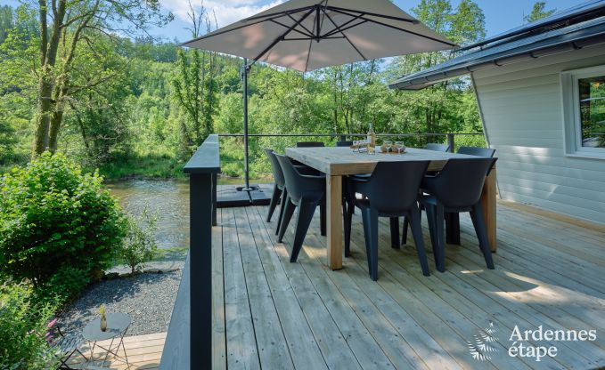 Ger�umiges Chalet am Wasser f�r 6 Personen mit Holzofen, Grill und privater Terrasse in La Roche-en-Ardenne