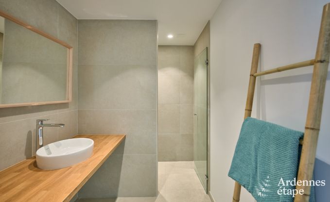 Chalet in Libramont: ger�umiges Ferienhaus f�r 20 Personen mit Spielzimmer, Garten und Grill in den Ardennen