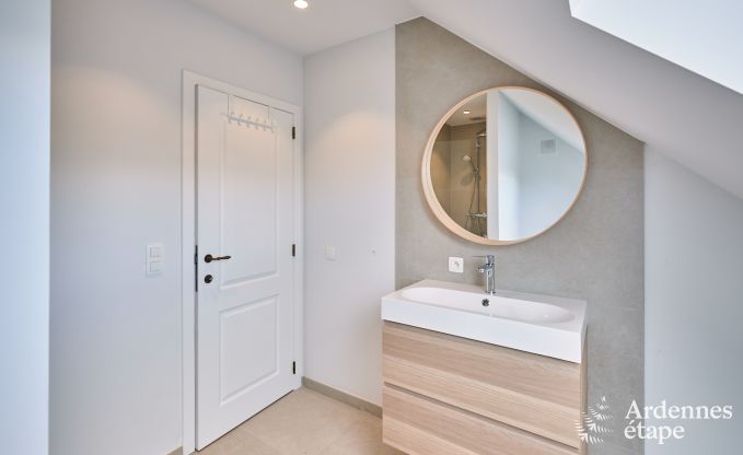 Chalet in Libramont: ger�umiges Ferienhaus f�r 20 Personen mit Spielzimmer, Garten und Grill in den Ardennen