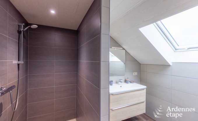 Ger�umiges Ferienhaus in Libramont f�r 22 Personen mit 9 Schlafzimmern, 8 Badezimmern, Jacuzzi, Sauna, Spielzimmer und Privatgarten