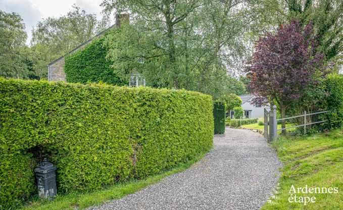 Authentisches Ferienhaus fr 15 Personen mit Pferdeboxen in Mettet, Ardennen