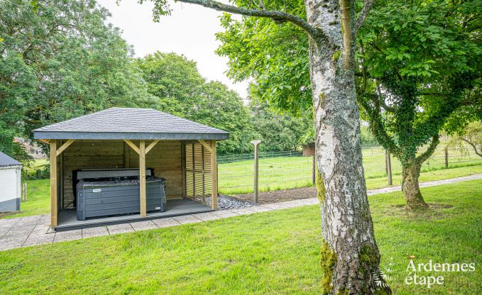 Authentisches Ferienhaus fr 15 Personen mit Pferdeboxen in Mettet, Ardennen