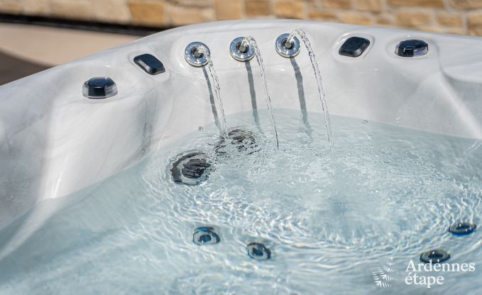 Luxurise Villa in Nassogne mit Jacuzzi, 6 Schlafzimmern und 6 Badezimmern