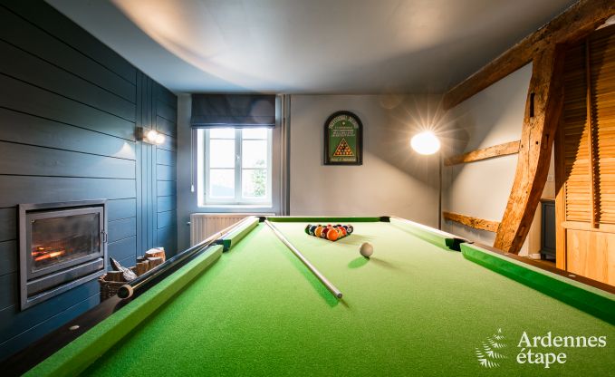 Gemütliches Ferienhaus nur für 4 Erwachsene in Oteppe mit Innenschwimmbad