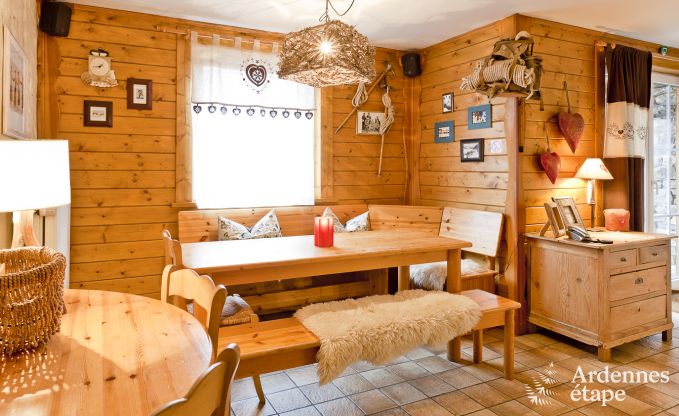 Gerumiges Chalet in Ovifat, Ardennen, 16 Personen, 8 Schlafzimmer, 3 Badezimmer, Sauna, Billard, Garten mit privater Terrasse