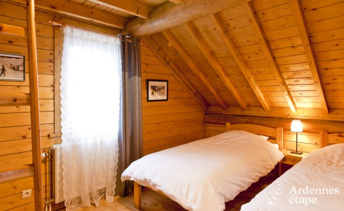 Gerumiges Chalet in Ovifat, Ardennen, 16 Personen, 8 Schlafzimmer, 3 Badezimmer, Sauna, Billard, Garten mit privater Terrasse