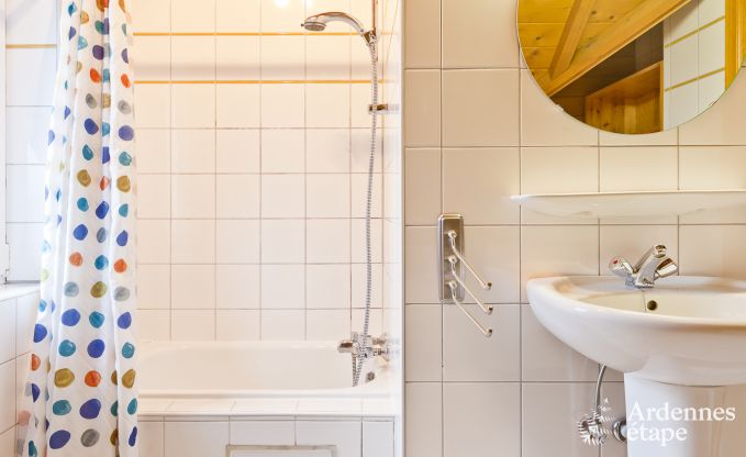 Gerumiges Chalet in Ovifat, Ardennen, 16 Personen, 8 Schlafzimmer, 3 Badezimmer, Sauna, Billard, Garten mit privater Terrasse