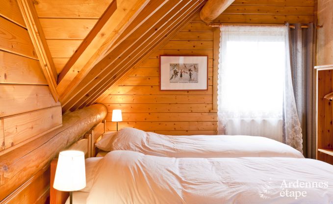 Gerumiges Chalet in Ovifat, Ardennen, 16 Personen, 8 Schlafzimmer, 3 Badezimmer, Sauna, Billard, Garten mit privater Terrasse