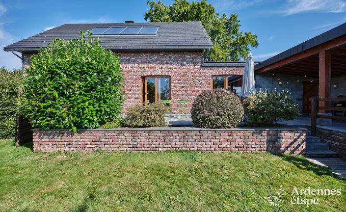 Ger�umiges und modernes Ferienhaus aus Naturstein in Ovifat, Hohes Venn
