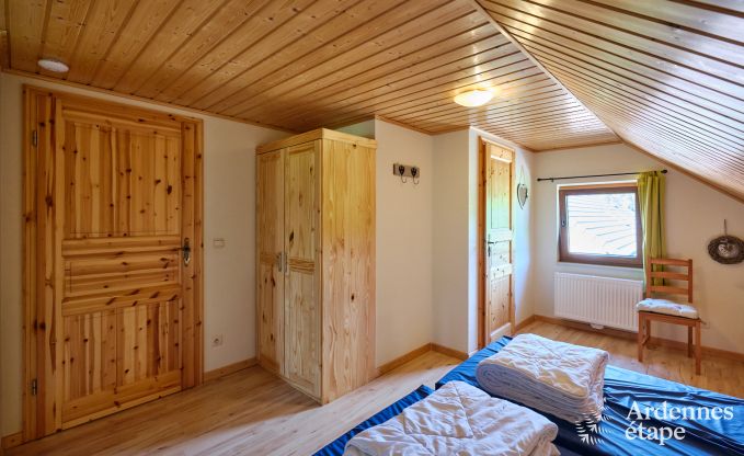 Ger�umiges und modernes Ferienhaus aus Naturstein in Ovifat, Hohes Venn