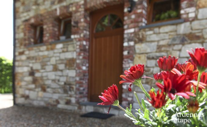 Ger�umiges und modernes Ferienhaus aus Naturstein in Ovifat, Hohes Venn