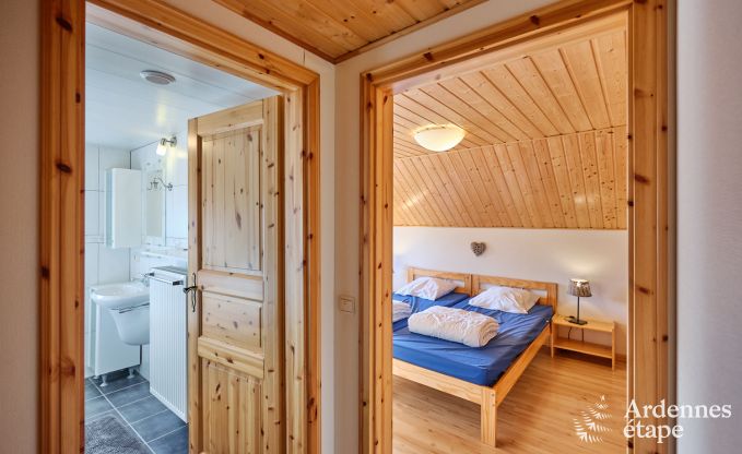 Ger�umiges und modernes Ferienhaus aus Naturstein in Ovifat, Hohes Venn