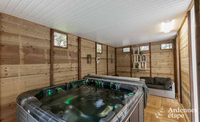 Schönes Ferienhaus für Gruppen mit Sauna und Jacuzzi in Ovifat