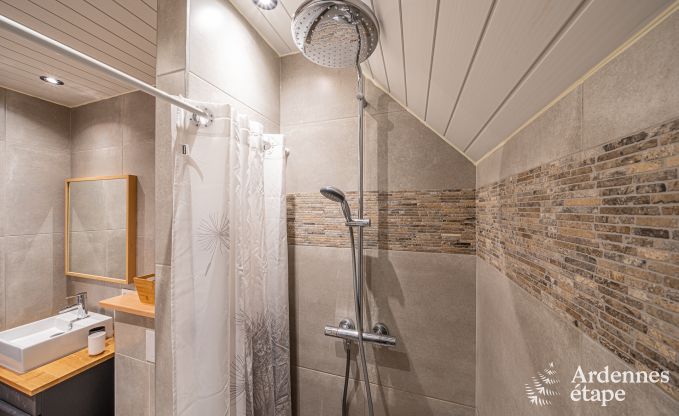 Gem�tliches Ferienhaus in Paliseul mit Whirlpool, geeignet f�r Gruppen und Familien, umgeben von Natur