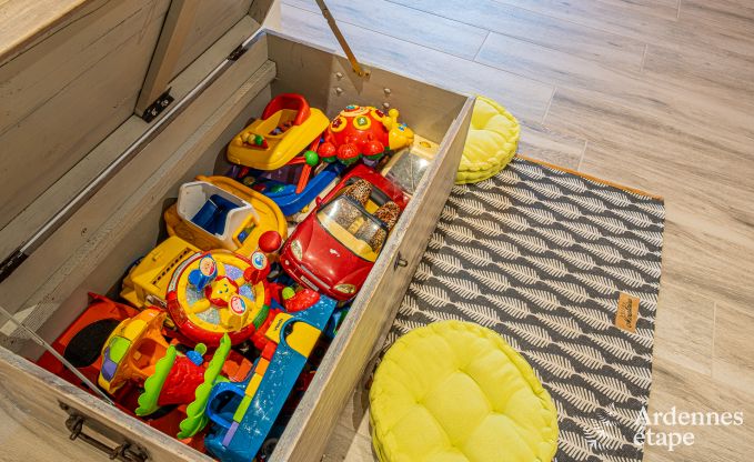 Gem�tliches Ferienhaus in Paliseul mit Whirlpool, geeignet f�r Gruppen und Familien, umgeben von Natur