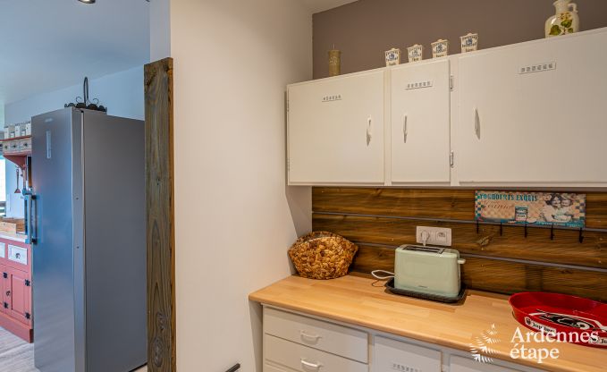 Gem�tliches Ferienhaus in Paliseul mit Whirlpool, geeignet f�r Gruppen und Familien, umgeben von Natur