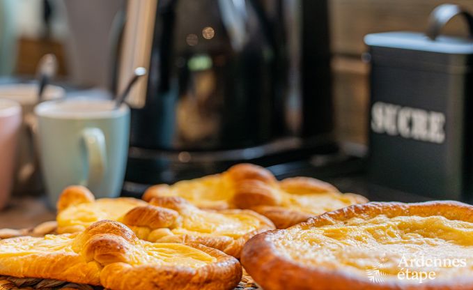 Gem�tliches Ferienhaus in Paliseul mit Whirlpool, geeignet f�r Gruppen und Familien, umgeben von Natur