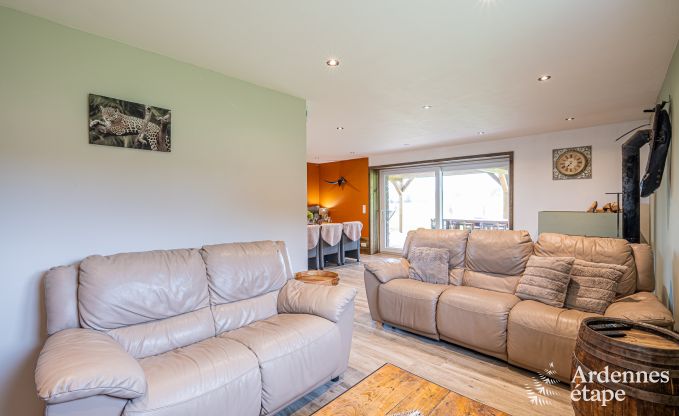 Gem�tliches Ferienhaus in Paliseul mit Whirlpool, geeignet f�r Gruppen und Familien, umgeben von Natur