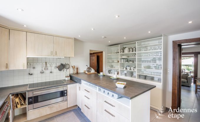Ferienhaus in Redu, Ardennen, 7 Schlafzimmer, 6 Badezimmer, 15 Personen, nordisches Bad, Billard, privater Garten, Terrasse, Ladestation f�r Elektroautos