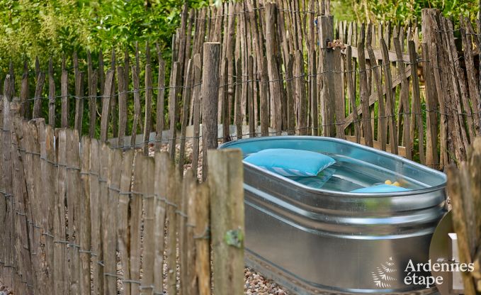 Gem�tliches Ferienhaus f�r 4 Personen in Redu mit Tankuzzi (Whirlpool), �berdachter Terrasse und Privatgarten