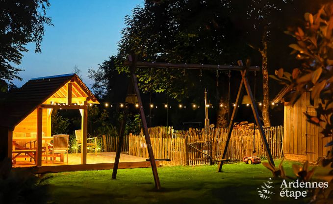 Gem�tliches Ferienhaus f�r 4 Personen in Redu mit Tankuzzi (Whirlpool), �berdachter Terrasse und Privatgarten