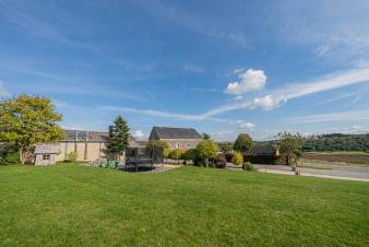 Modernes Ferienhaus fr groe Gruppen auf Bauernhof in Rochefort