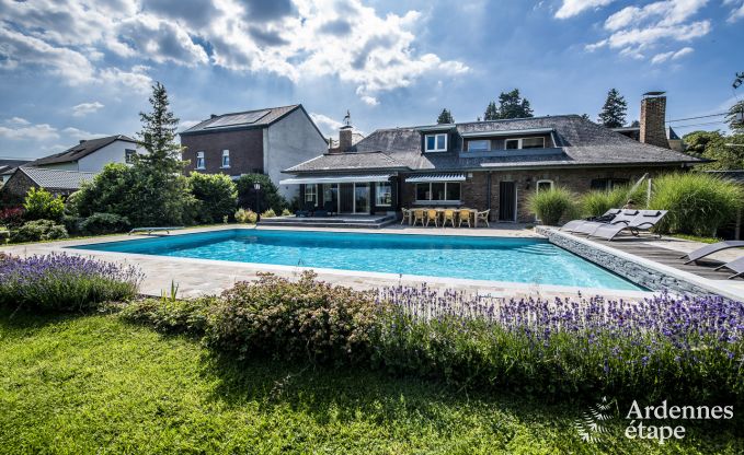 Charaktervolles 4-Sterne-Ferienhaus mit Schwimmbad in Rochefort