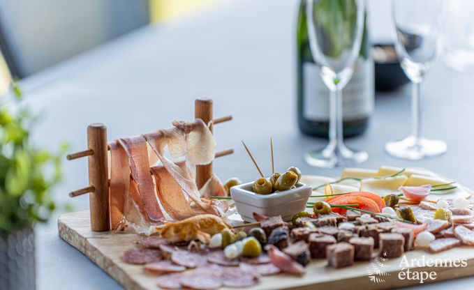 Luxus in Rochehaut: Ger�umige Unterkunft f�r 14 Personen mit Innen pool und Herrliche Aussicht