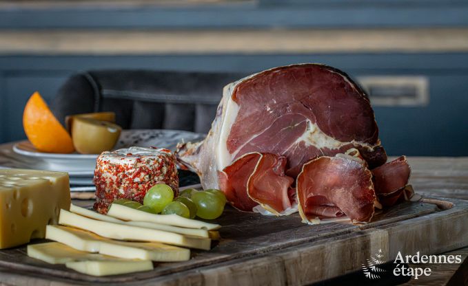 Luxus in Rochehaut: Ger�umige Unterkunft f�r 14 Personen mit Innen pool und Herrliche Aussicht