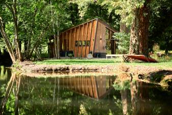 Abgelegenes Chalet fr 4 mit Whirlpool, Teich in Saint-Hubert, Ardennen