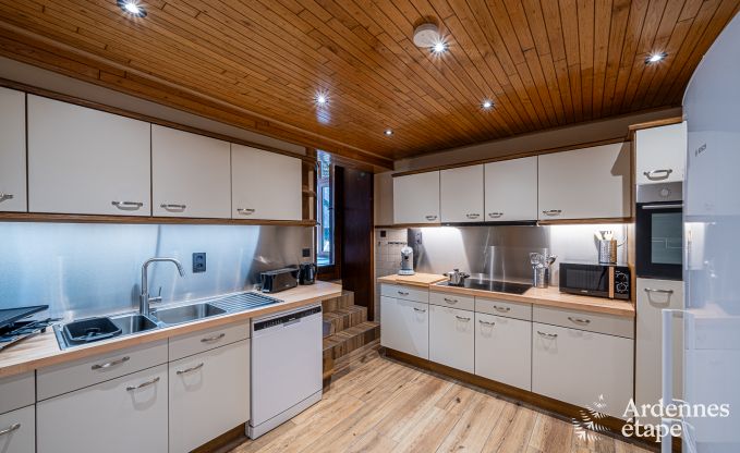 Hundefreundliches Ferienhaus mit Jacuzzi und Holzkohlegrill f�r 9 Personen in Saint-Hubert, Ardennen.