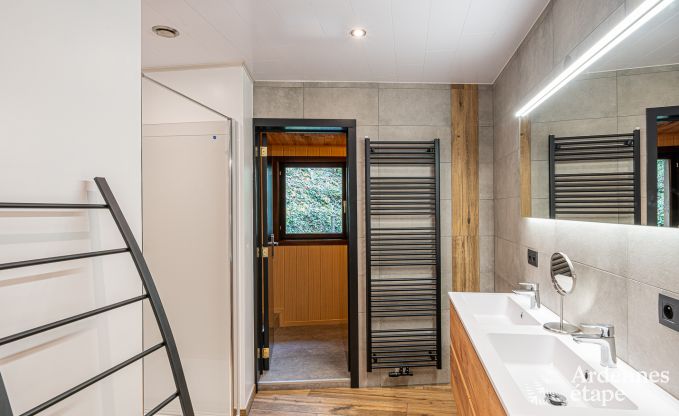 Hundefreundliches Ferienhaus mit Jacuzzi und Holzkohlegrill fr 9 Personen in Saint-Hubert, Ardennen.