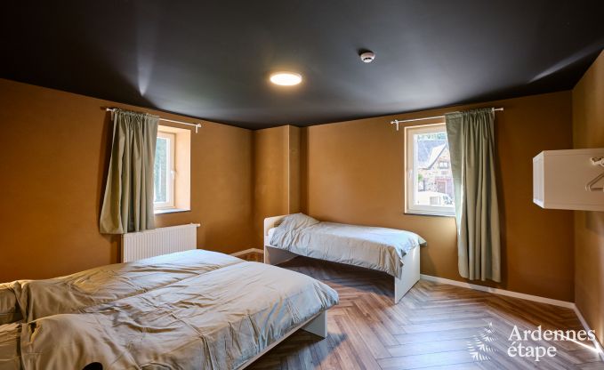 Ger�umiges Ferienhaus Saint-Vith f�r 23 Personen mit 6 Schlafzimmern, Sauna und gro�em Garten