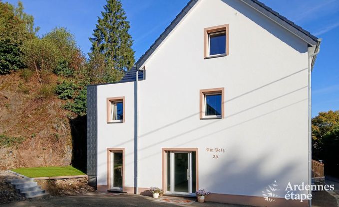 Ger�umiges Ferienhaus Saint-Vith f�r 23 Personen mit 6 Schlafzimmern, Sauna und gro�em Garten