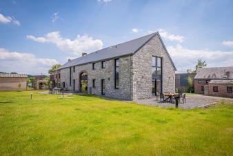 Ferienhaus in Somme-Leuze fr 6 mit Holzofen, Terrasse und Garten