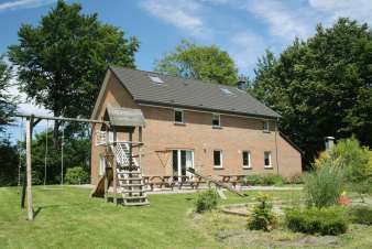 Ferienhaus mit Sauna und Jacuzzi für 18 Personen in Sourbrodt