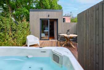 Ferienhaus in Spa, 2 Schlafzimmer, privater Jacuzzi, Entspannungsraum, nahe Zentrum und Thermen