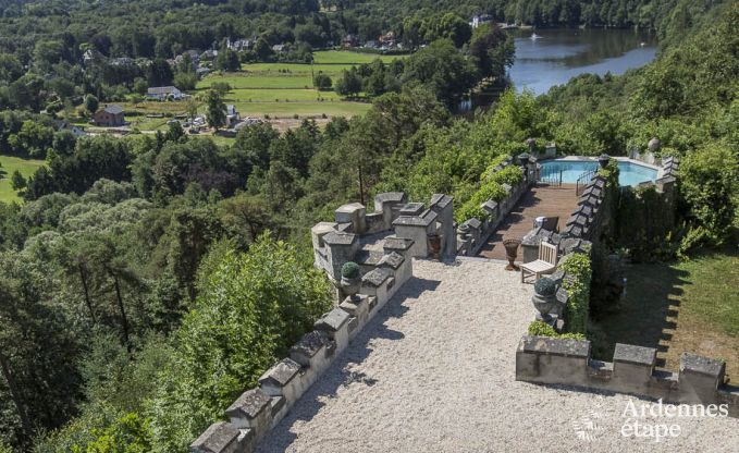 Edel eingerichtetes Schloss mit Swimmingpool in herrlicher Lage in Spa