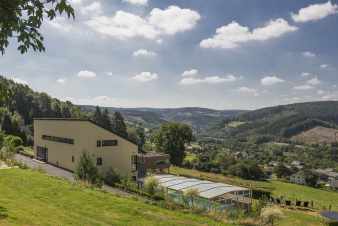 Luxusvilla mit Panoramablick und Pool in Stavelot