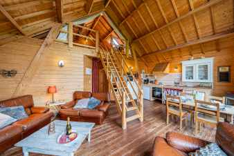 Behagliches Ferienhaus ganz in Holz mit allem Komfort in Stoumont