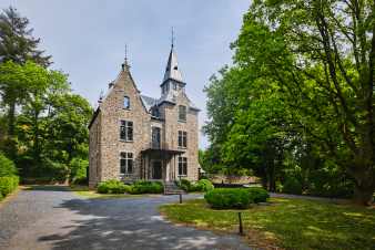 Schloss in Tenneville: Ferienunterkunft fr 18 Personen mit Schwimmbad, Jacuzzi und Sauna