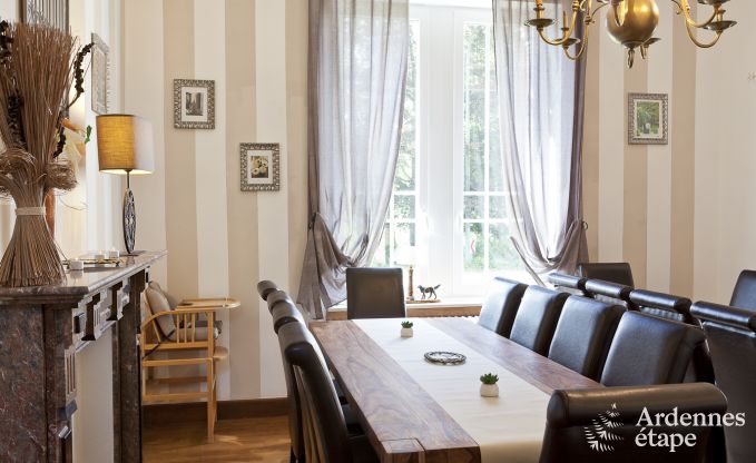 Elegantes Ferienhaus in renoviertem Schloss für 20 Personen in Tintigny