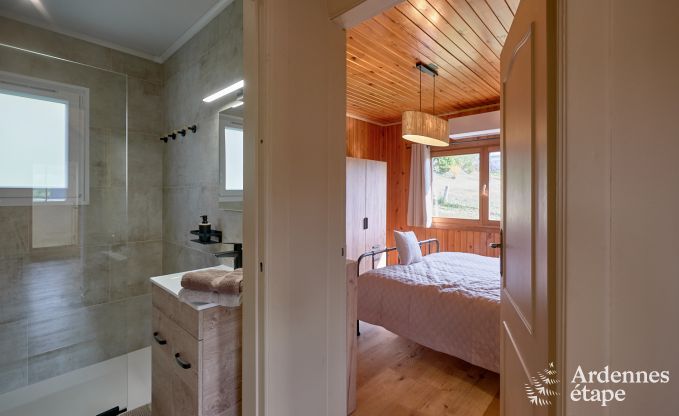 Charmantes Chalet in Vencimont fr 4-6 Personen: renoviert 2025, familienfreundliche Annehmlichkeiten und fahrradfreundliche Lage